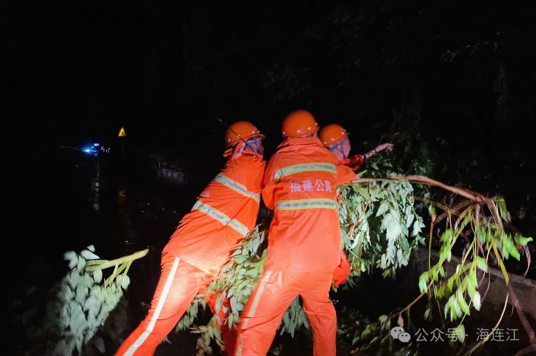 台风登陆夜，他们彻夜坚守，护航连江平安！