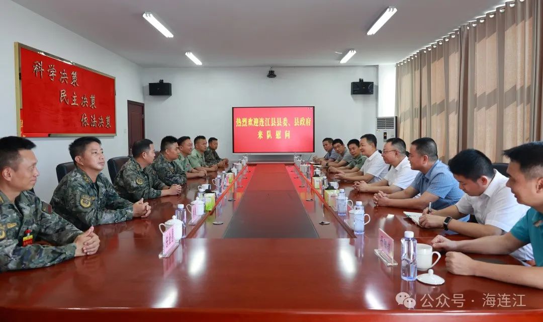 县委书记、县长走访慰问驻连部队官兵