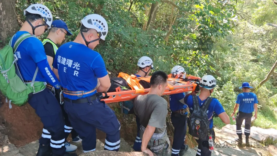 事发连江！一男子登山摔伤！紧急救援