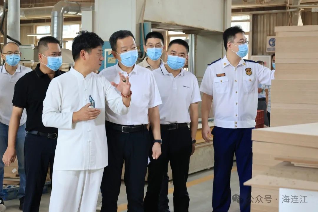 县委书记陈劲松开展国庆节前安全生产检查