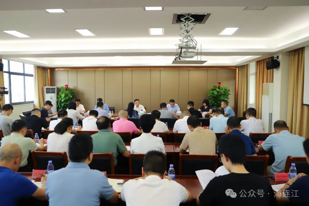 陈劲松主持召开县委常委会会议