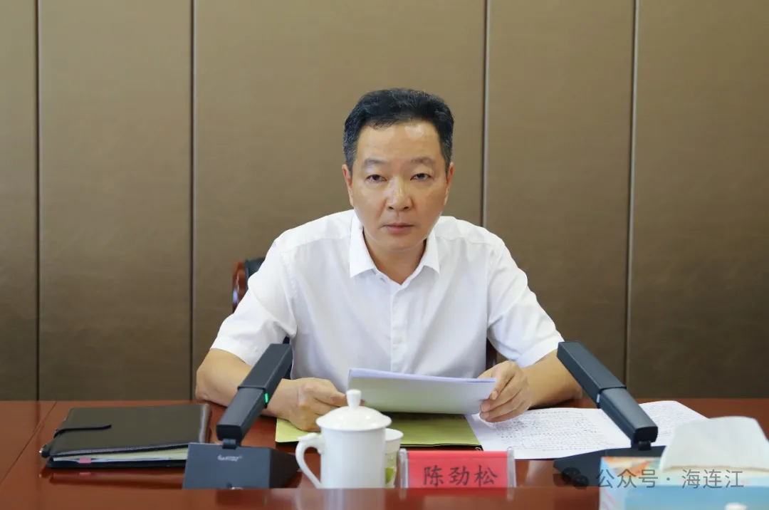 陈劲松主持召开县委常委会会议