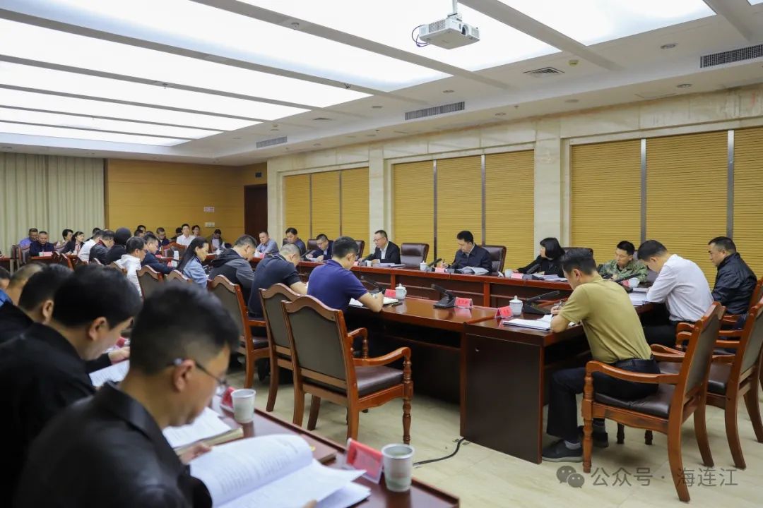 县委常委会召开会议