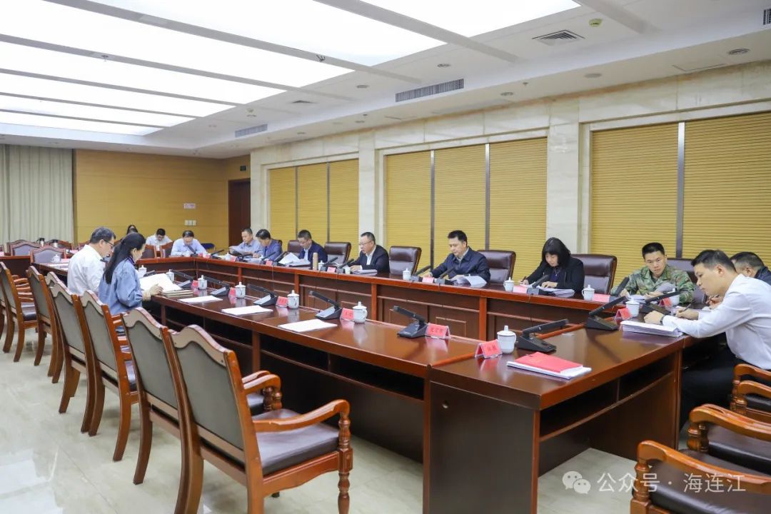 县委深入贯彻中央八项规定精神学习教育读书班举行