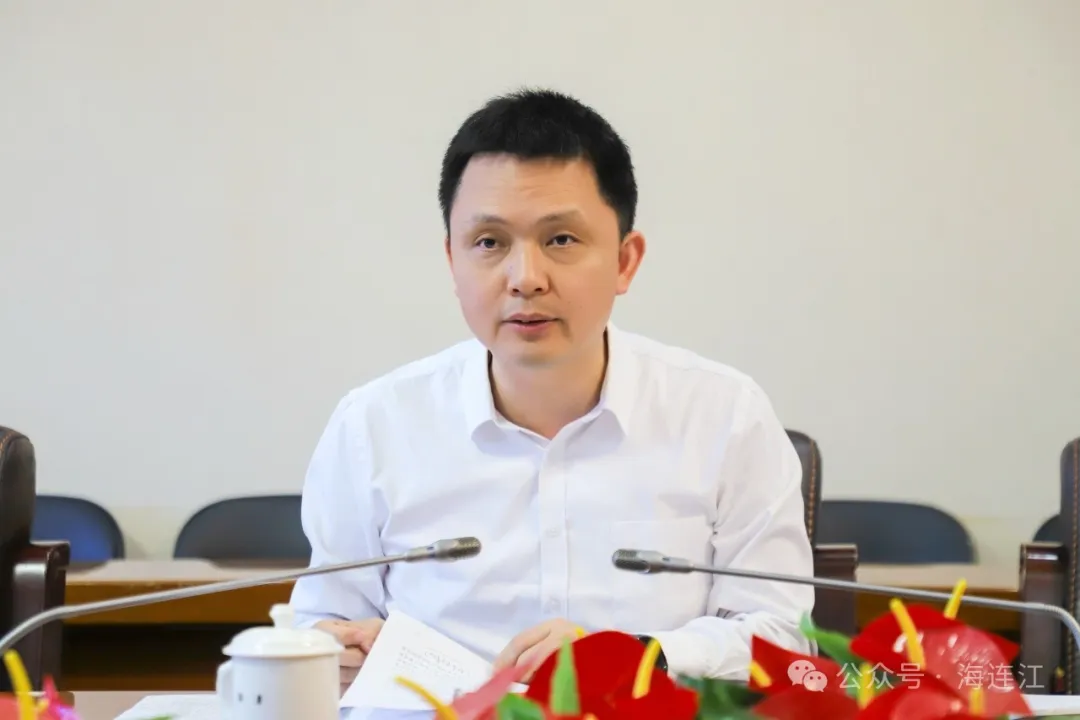郭勇主持召开部分县直单位和国企、民企党员干部代表座谈会